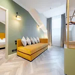 Astoria Hotel 4*